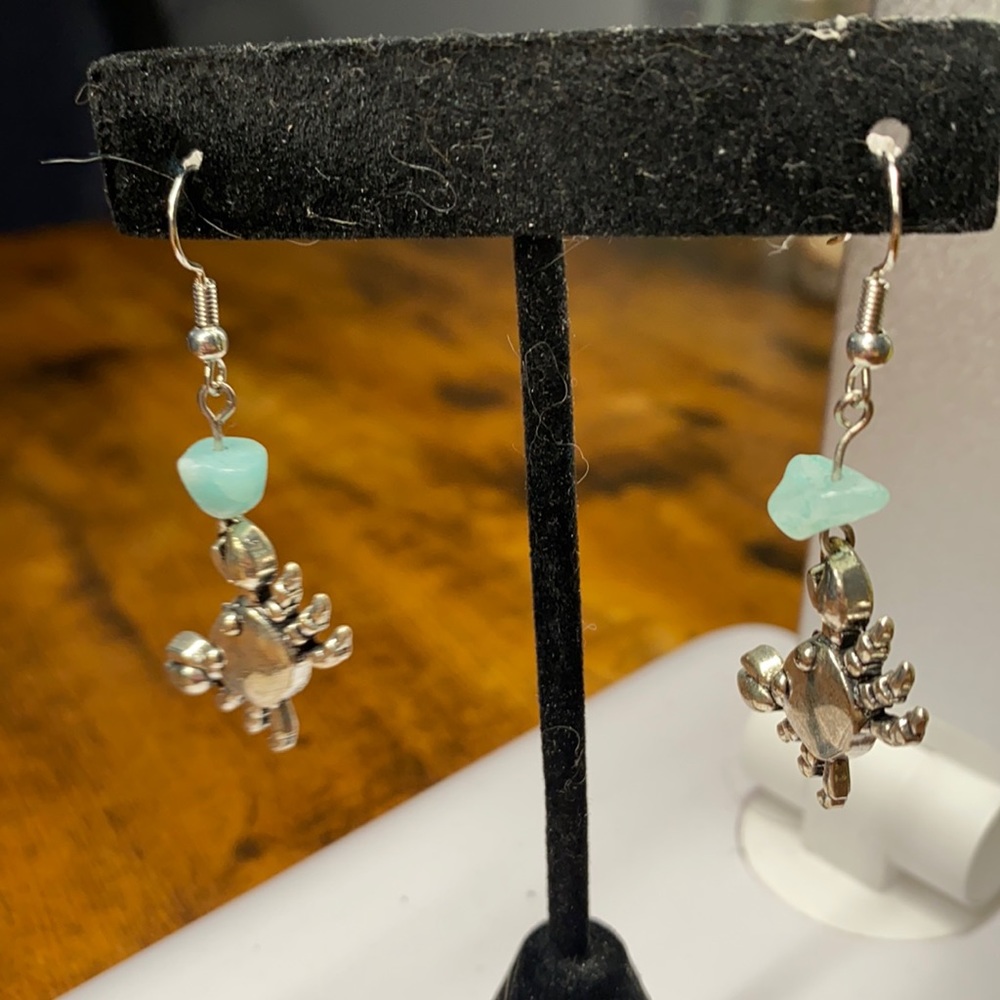 Crab dangly earrings
